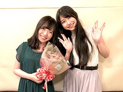 久野美咲さん(画像左)